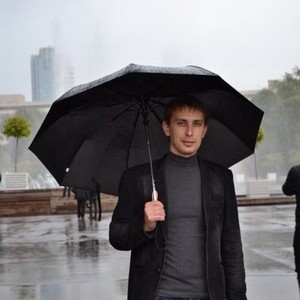 Зонтом укрылся